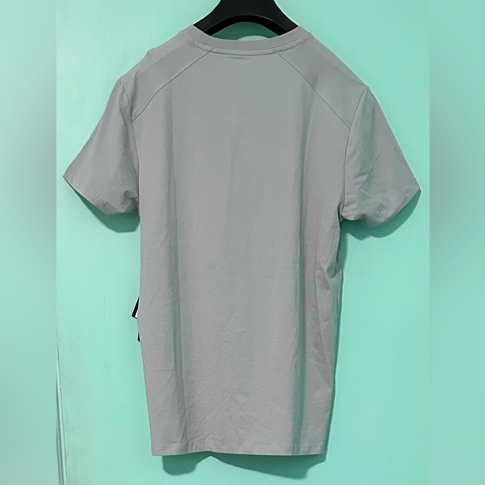 New Kenneth Cole man, T-shirts, size, medium cotton sun protection UPF +50 - Picture 2 of 5